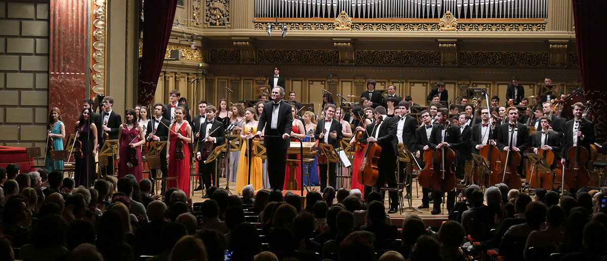 Tinerimea Română anunţă participarea ORCHESTREI ROMÂNE DE TINERET  la o serie de turnee cu sprijinul Institutului Cultural Român[:en]Romanian Youth Orchestra on tour