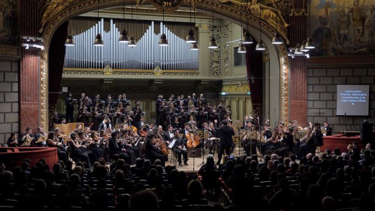 Peste 120 de muzicieni pe scena Ateneului ROMAN